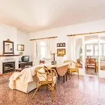 Гостевой дом St Tomas Rustic V Pool Beachside